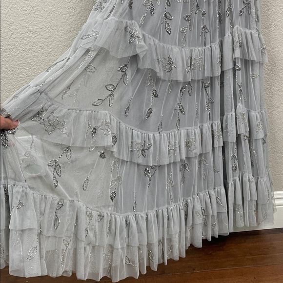 Mac Duggal 9237 High Neck Flutter Cap Long Sleeve Tiered Embellished Gown Sz 8 - Picture 5 of 13